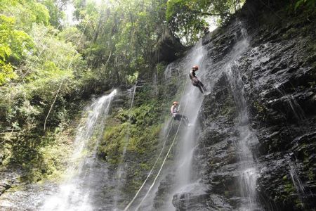 Visite o Vale das Cachoeiras